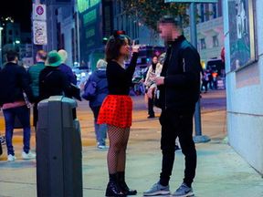 Undocumented Latina, lost in Madrid! "Mr., can you help me? I need someone to show me where Parla is" :)))